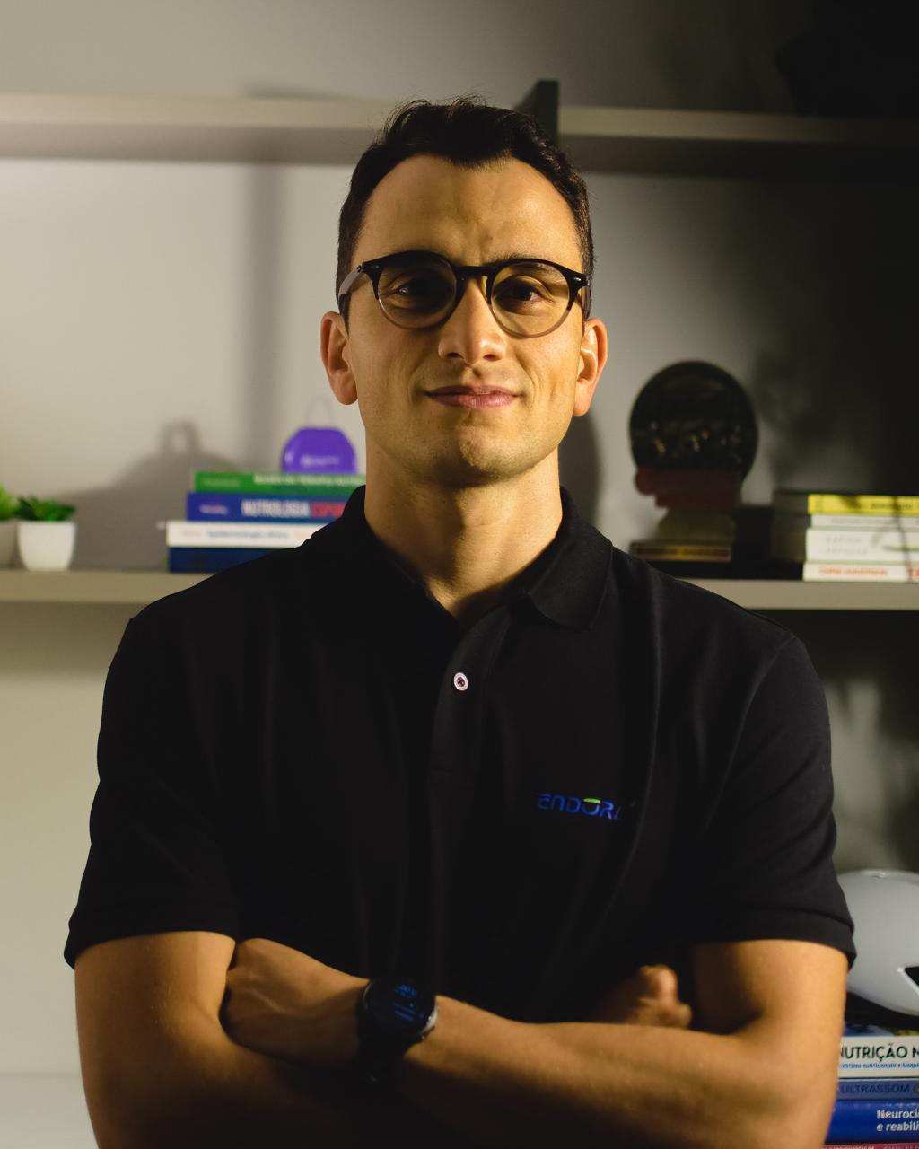 Retrato de Dr. Matheus Souza Niches