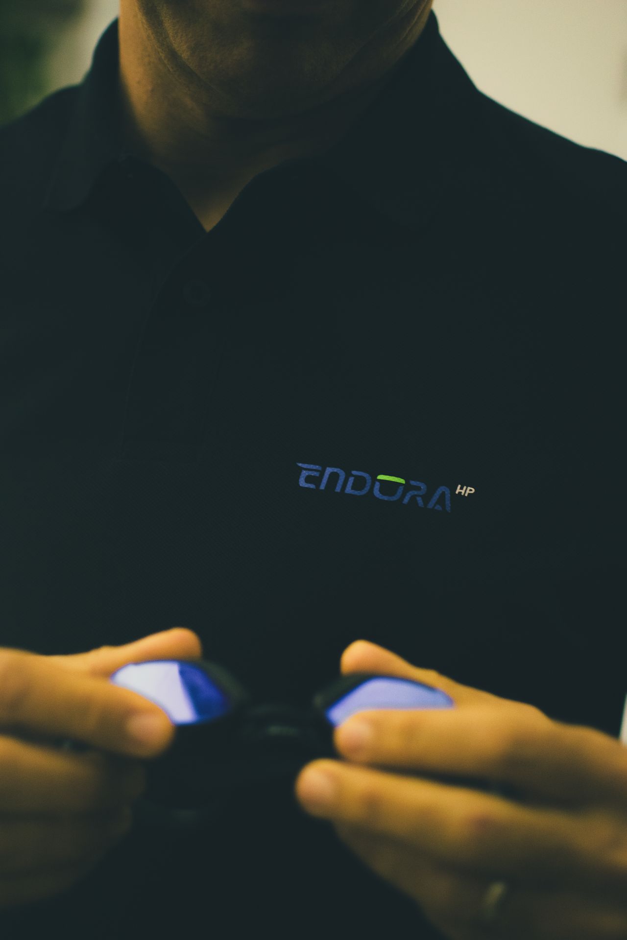 Profissional EndoraHP com equipamento de avaliação